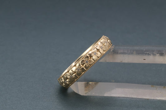 Dahlia Band in Yellow Gold