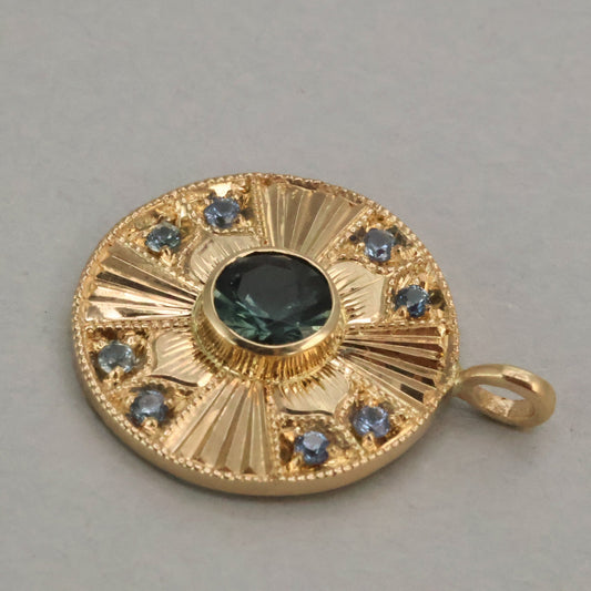 Reya Medallion